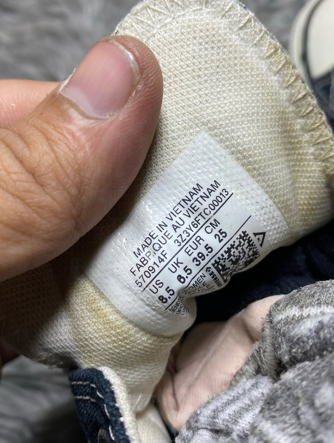 Converse High Top (39.5)
