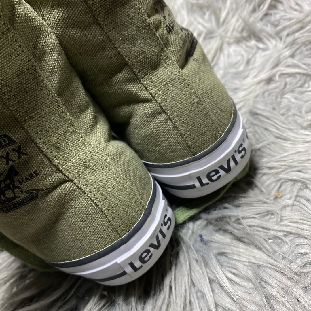 Levi,s High Top (39.5)