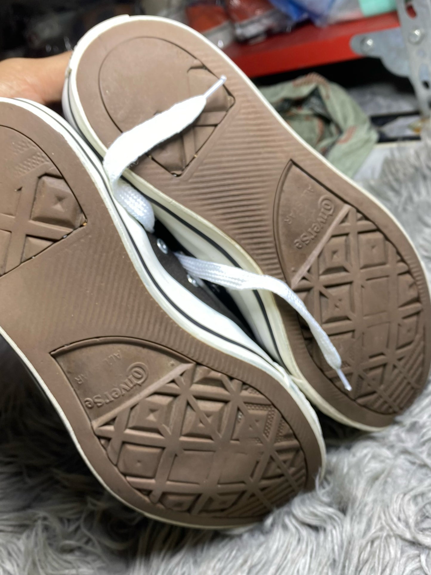 Converse Low Top (42.5)